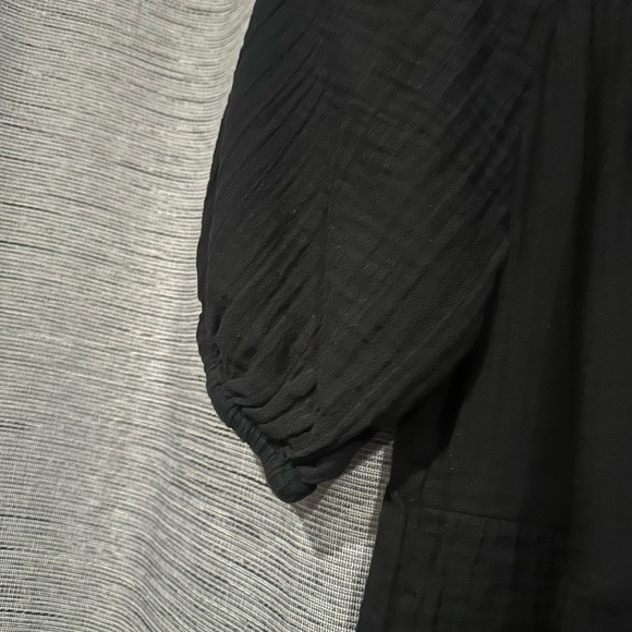 Old Navy Black Knee-Length Ruched Tiered Sundress - Picture 3 of 4